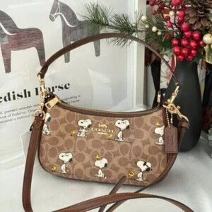 NWT Coach X Peanuts Teri Shoulder Bag In Signature Canvas With Snoopy Print